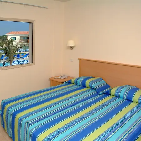 Semesteranläggning (resort) Tsokkos Paradise Village 4*