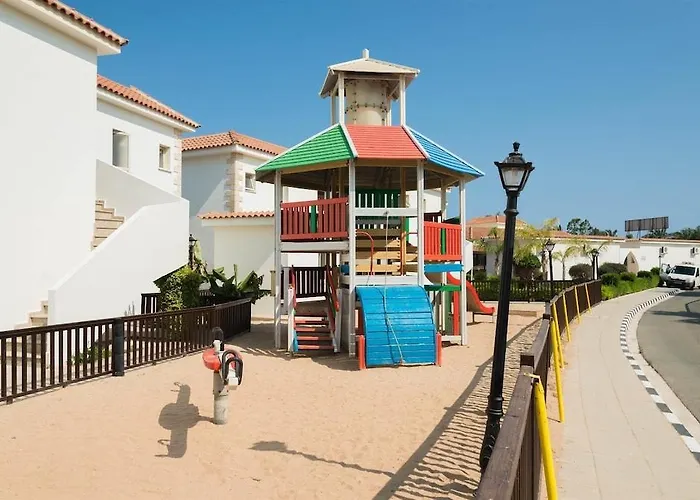 Tsokkos Paradise Village Semesteranläggning (resort) 4*